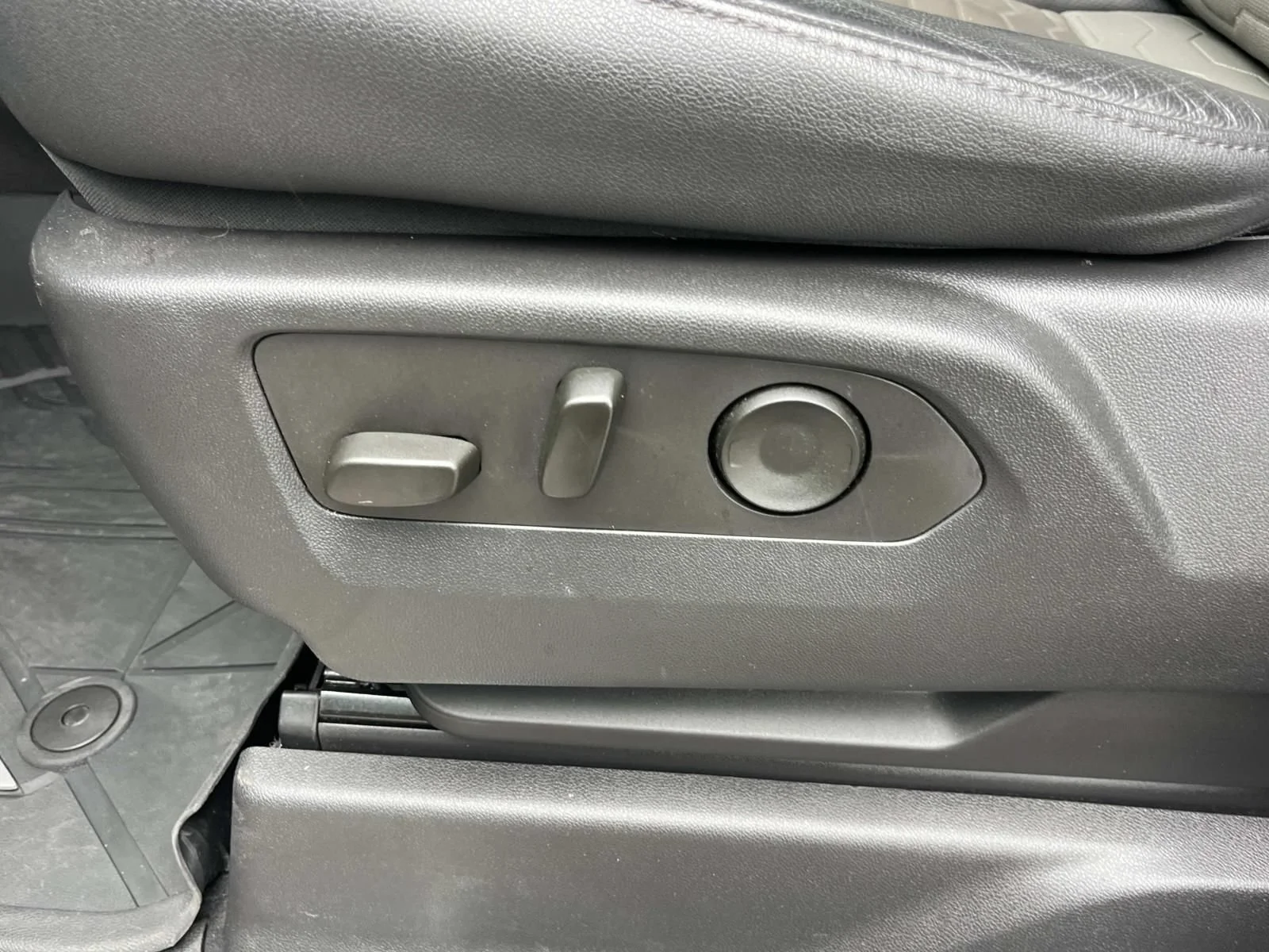 Used 2023 SUMMIT WHITE Chevrolet ZR2 image 31