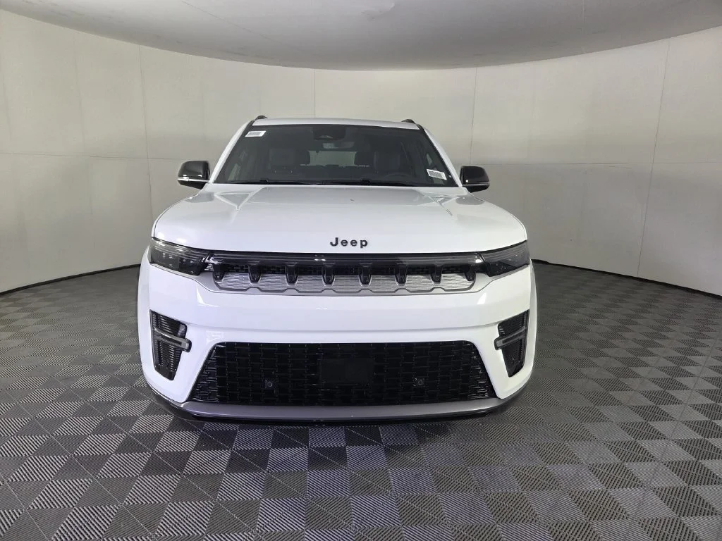 New 2026 Bright White Clear-Coat Exterior Paint Jeep  image 3