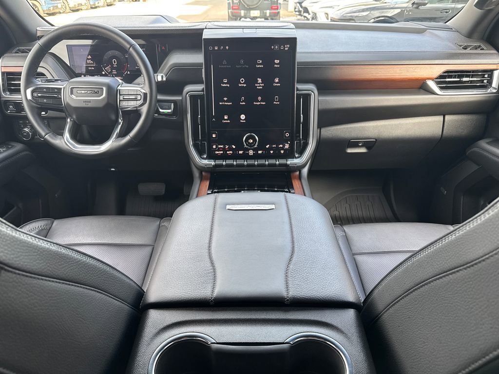 2025 GMC Yukon Denali - Photo 18