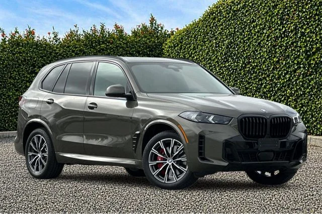Used 2026 Green BMW xDrive40i image 2
