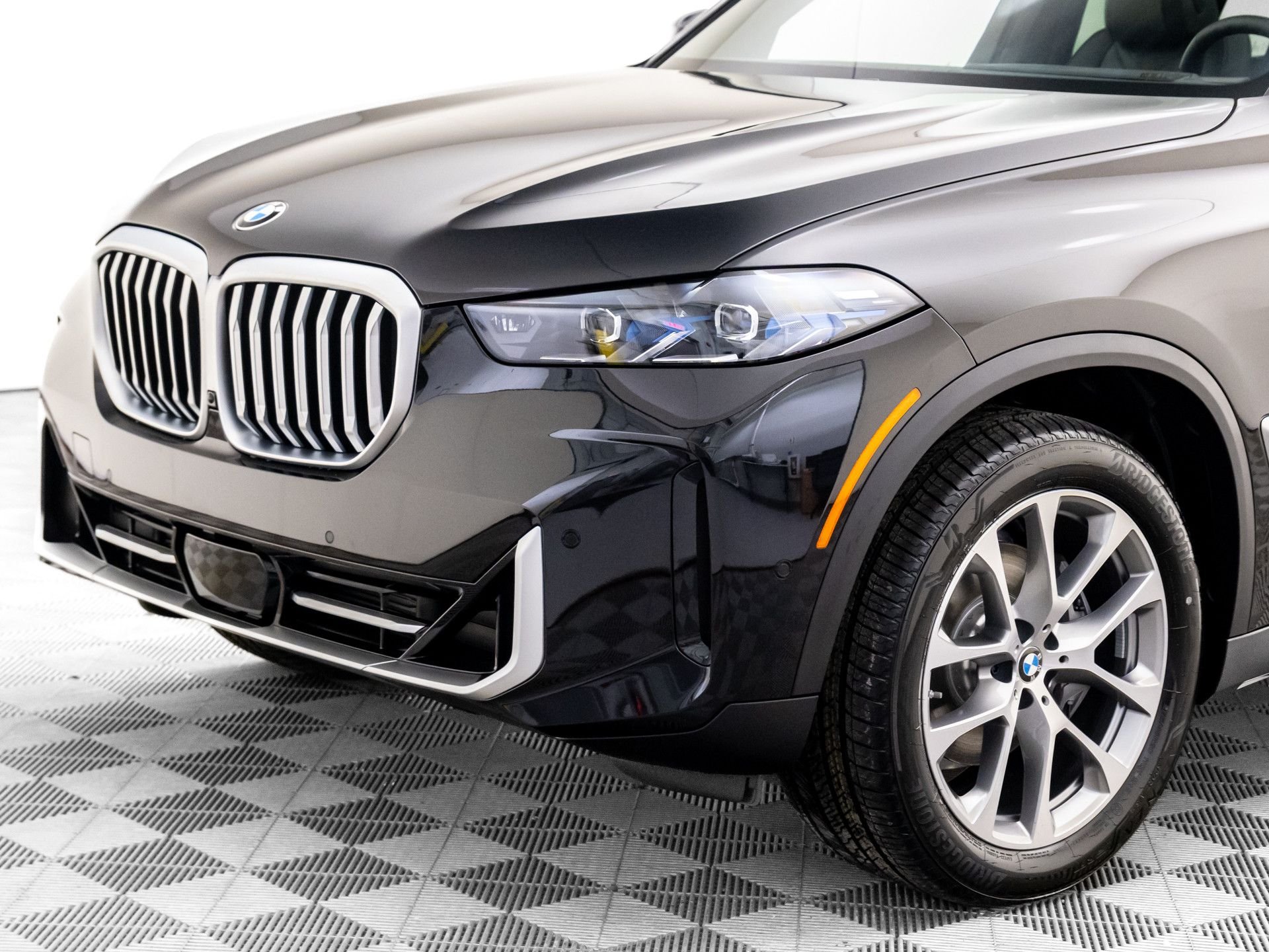 New 2026 Black Sapphire Metallic BMW xDrive40i image 36