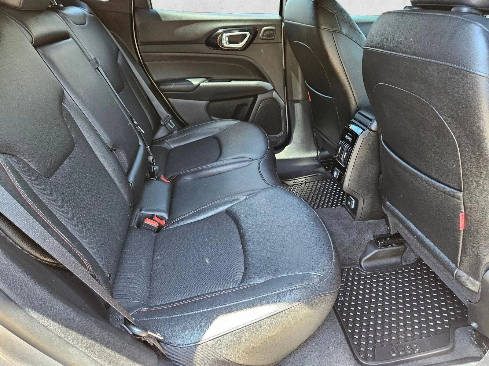 Used 2023 Billet Silver Metallic Clearcoat Jeep Trailhawk image 20