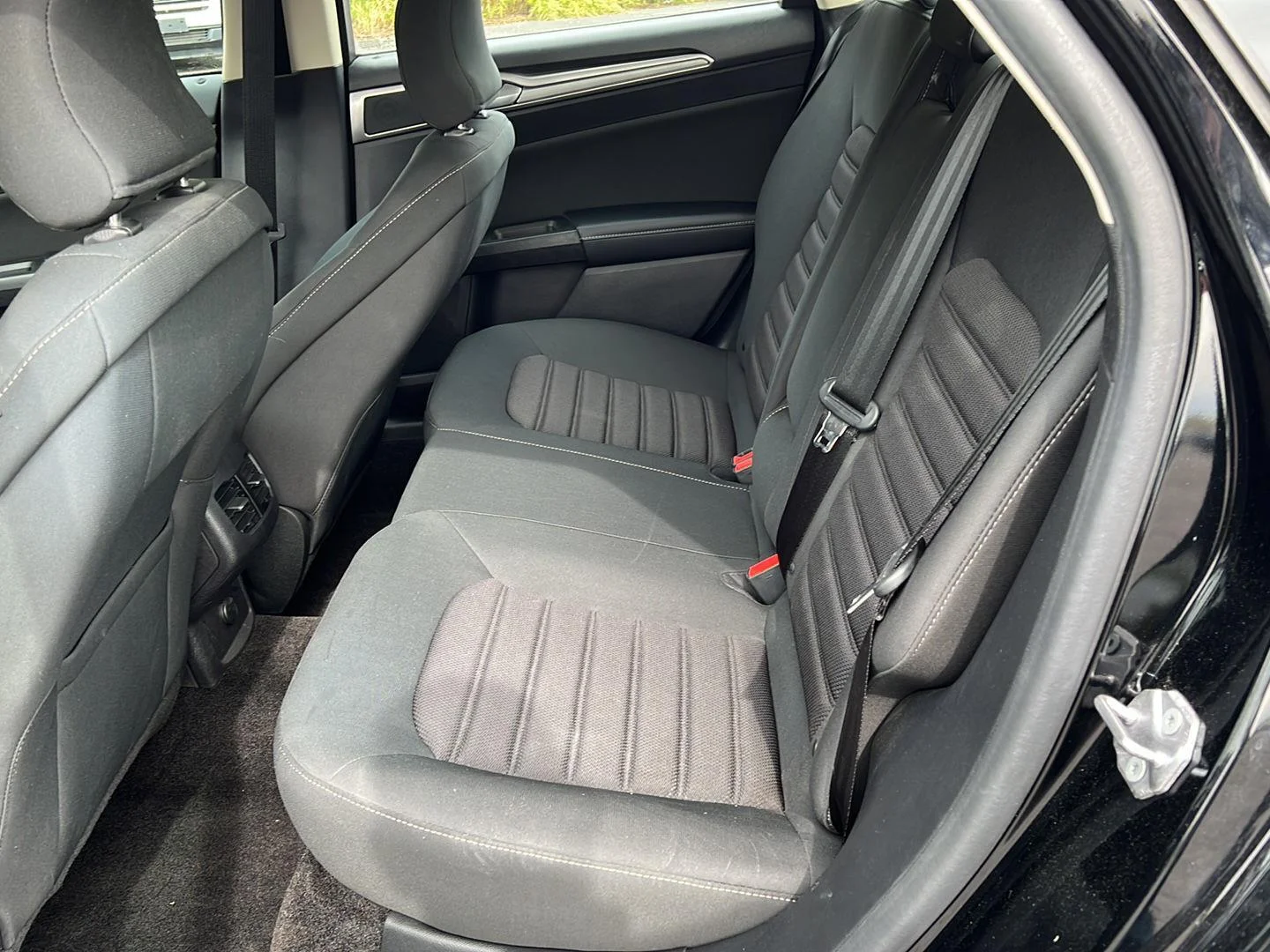 Used 2018 Shadow Black Ford SE image 20