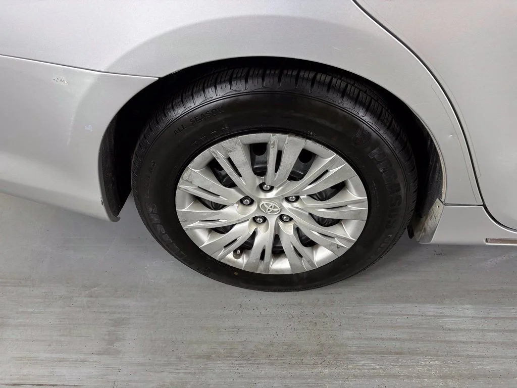 Used 2014 Silver Toyota LE image 10
