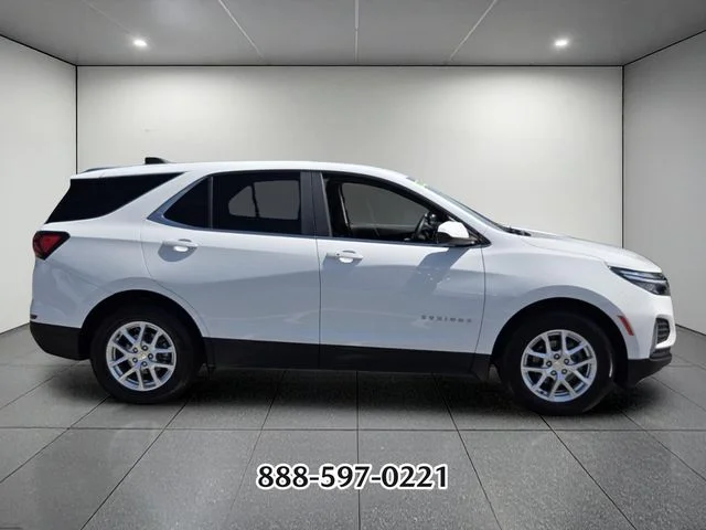 Used 2023 Summit White CHEVROLET LT image 6