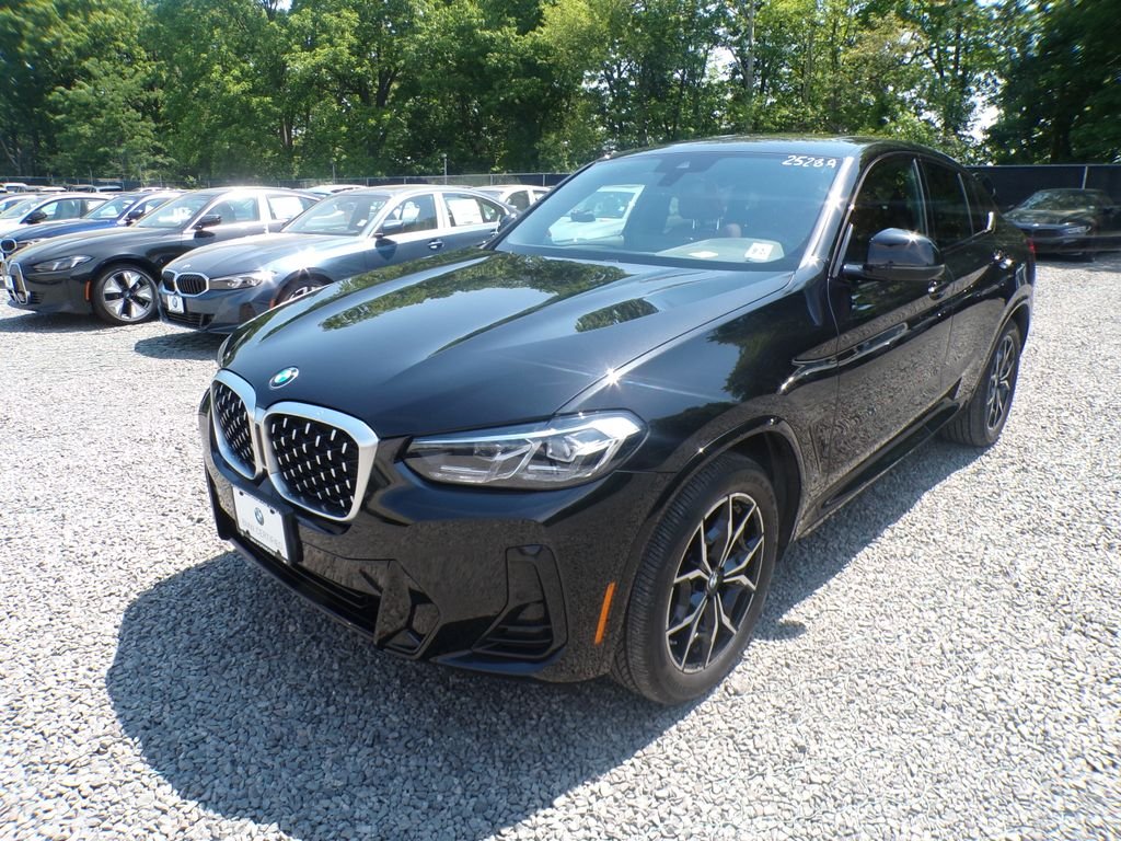 2023 BMW X4 xDrive30i's photo