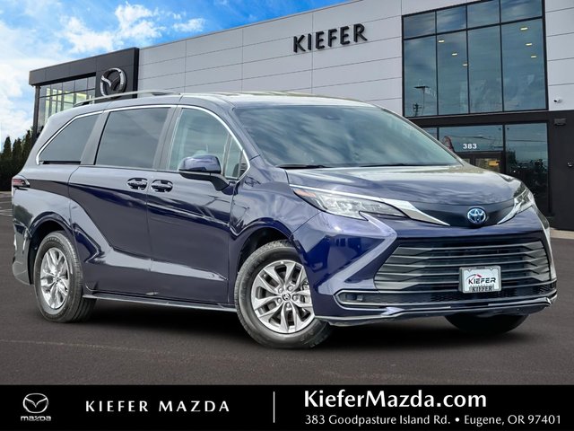 2024 Toyota Sienna LE