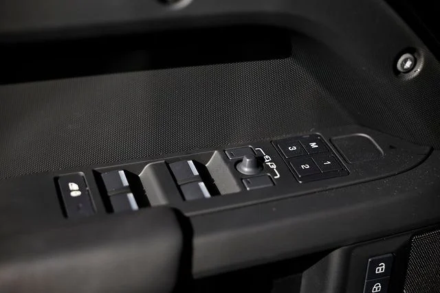 2025 Land Rover Defender S - Photo 16