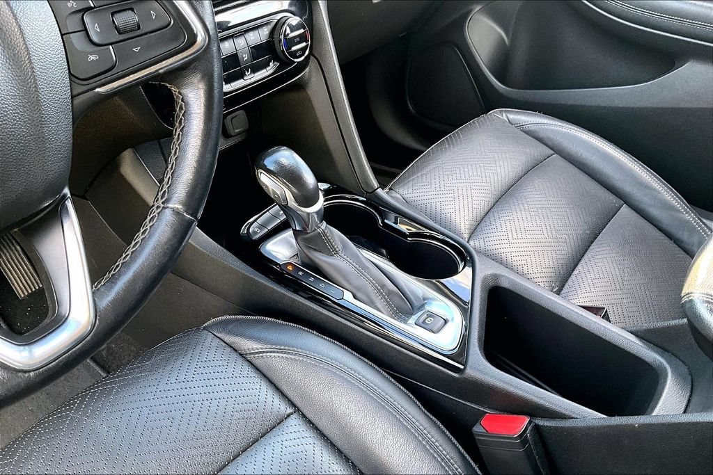 Used 2021 SUMMIT WHITE Buick Essence image 14
