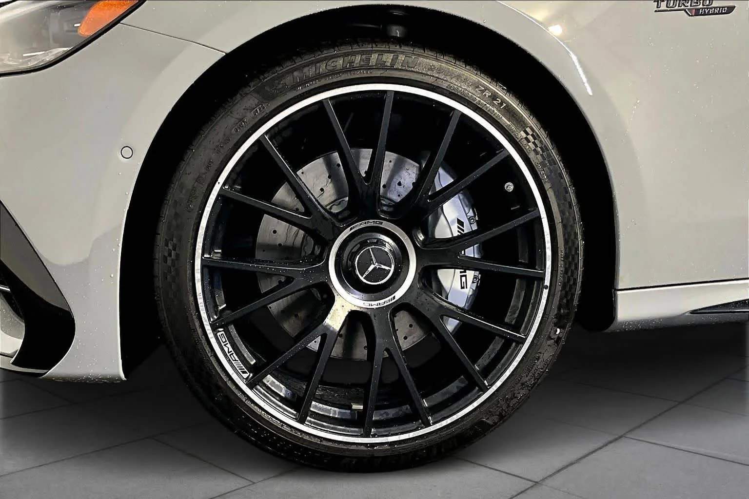New 2026 MANUFAKTUR Alpine Grey Mercedes-Benz AMG® E 53 E image 17