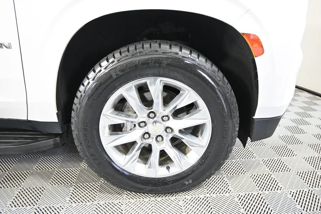 Used 2021 IRIDESCENT PEARL TRICOAT Chevrolet Premier image 11