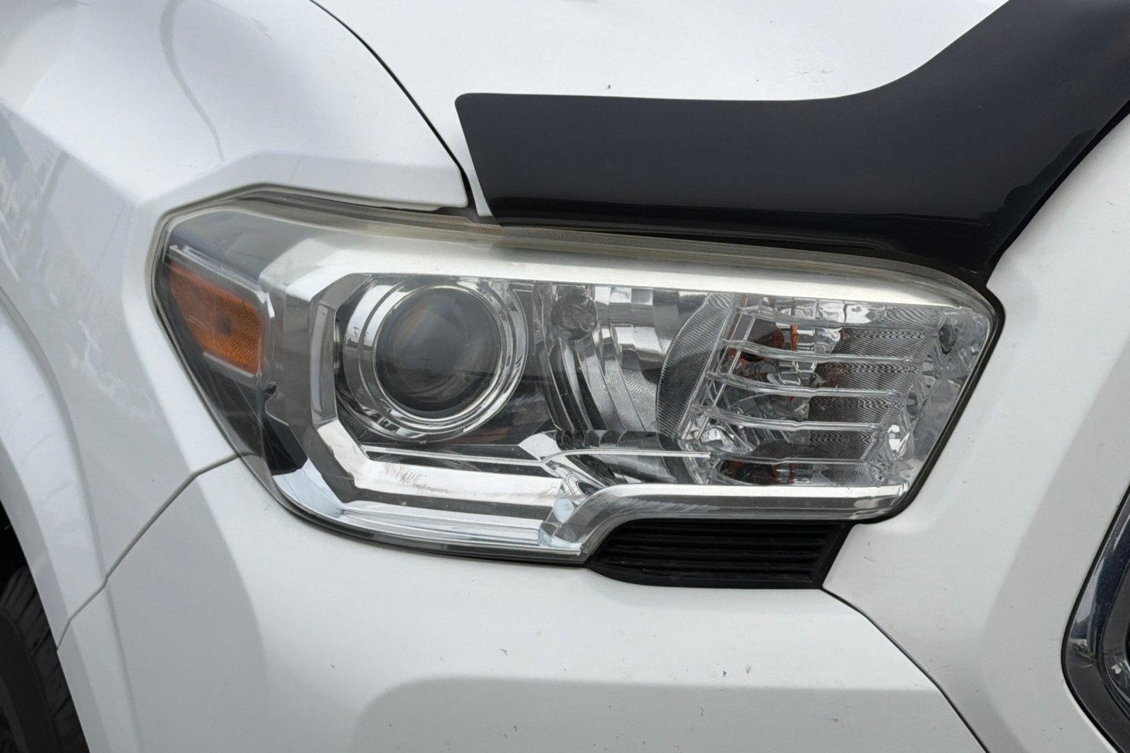 Used 2019 White Toyota SR5 image 37