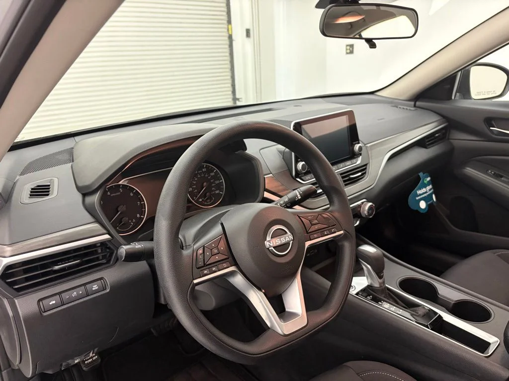 Used 2025 Silver Nissan 2.5 SV image 24