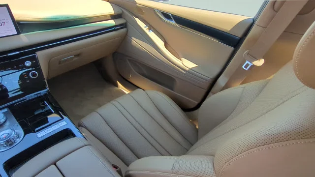 Used 2025 Silver Genesis 2.5T image 12