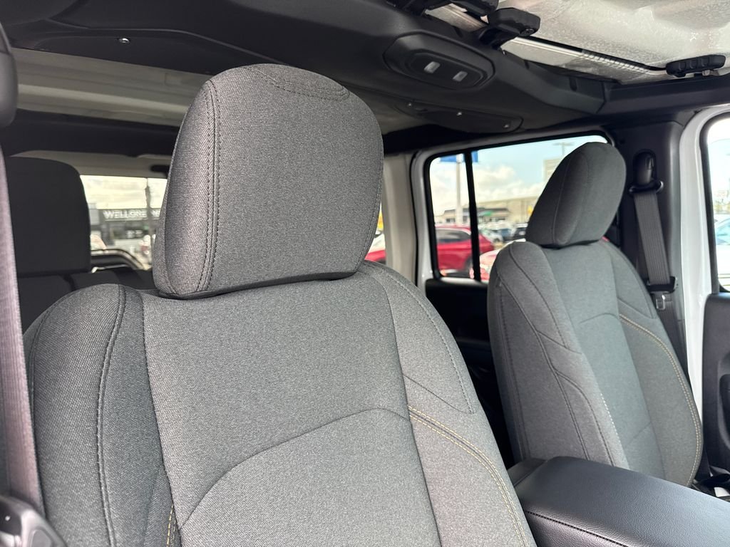 New 2026 Bright White Clear-Coat Exterior Paint Jeep Sport S image 13