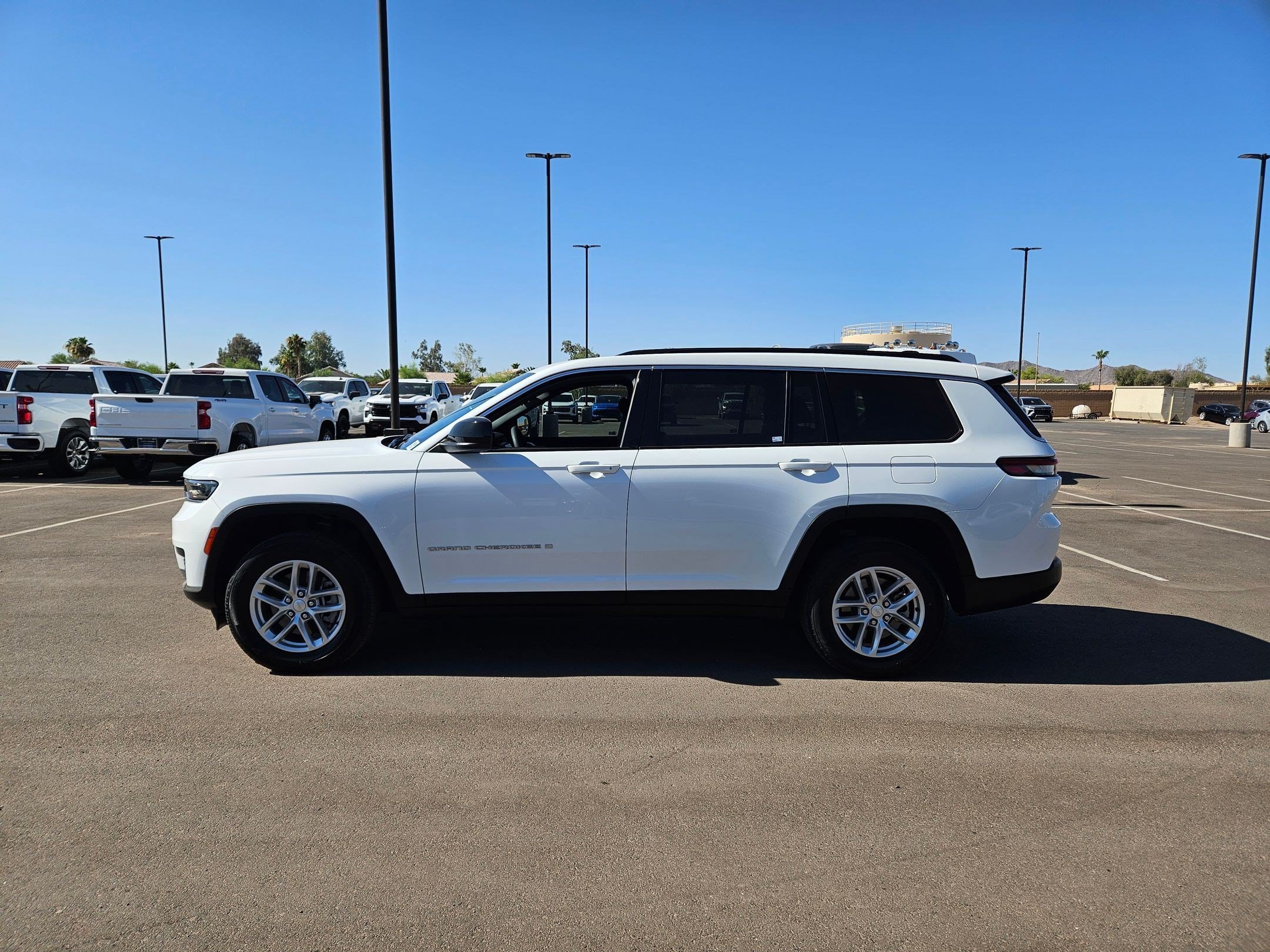 Used 2024 White Jeep Laredo 4x4 image 2
