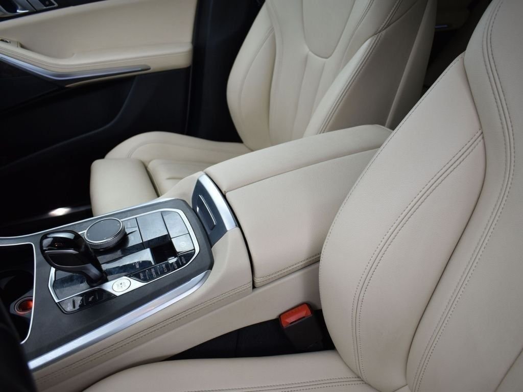 Used 2022 White Metallic BMW sDrive40i image 14
