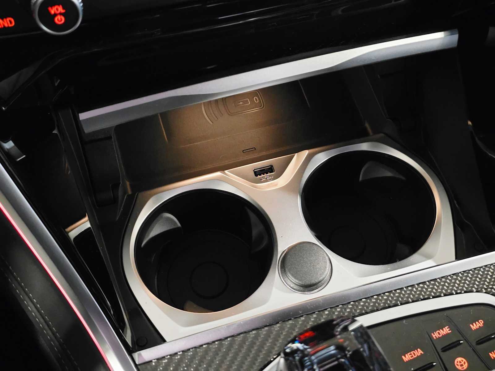 2026 BMW 8 Series M850i - Photo 20