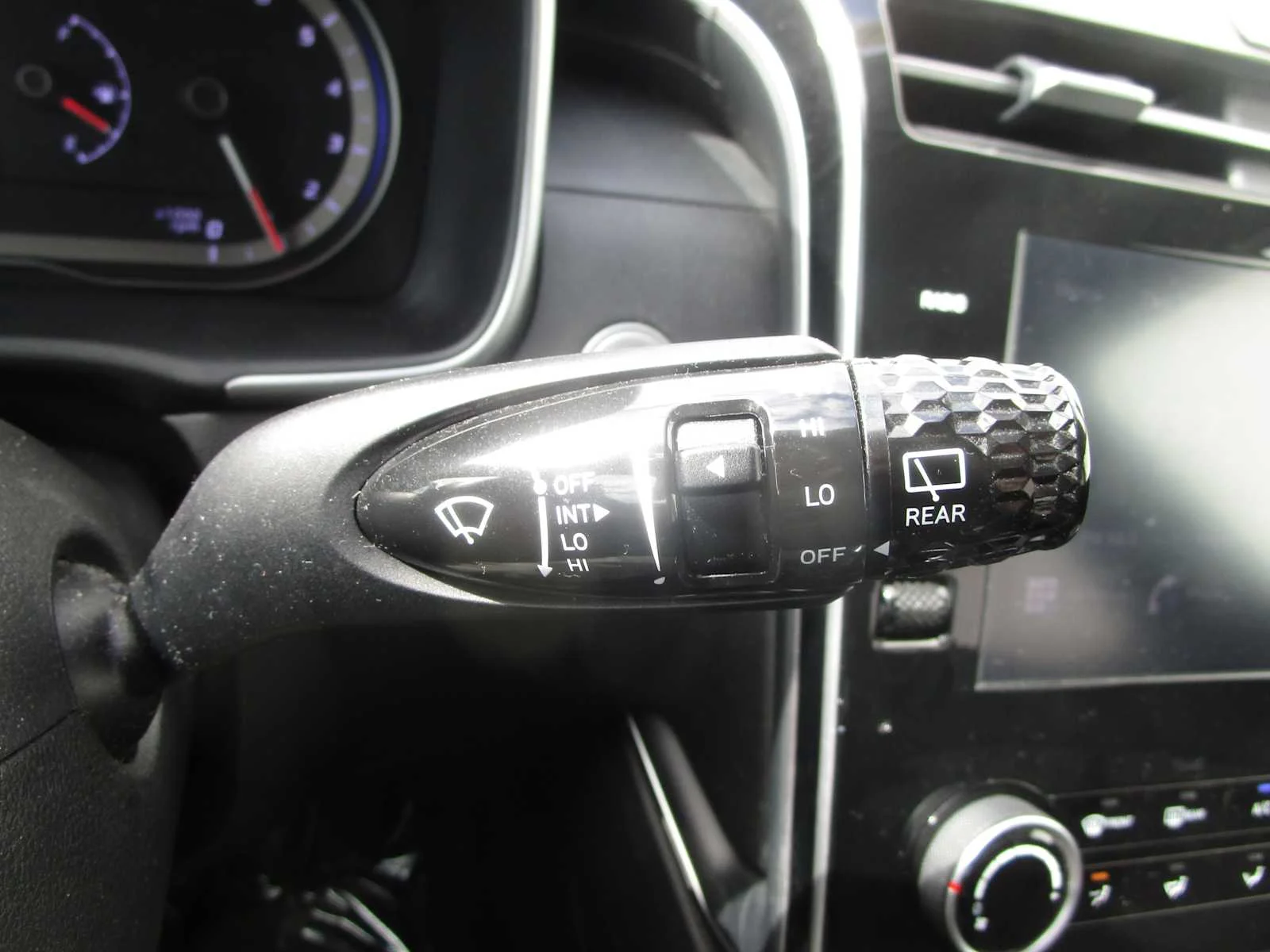 Used 2022 Shimmering Silver Hyundai SEL image 28