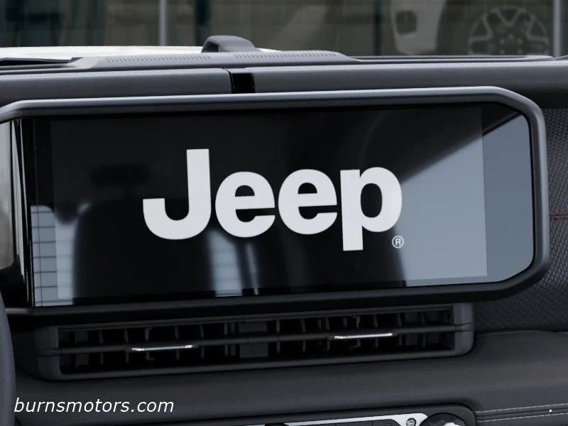 New 2026 Bright White Clear-Coat Exterior Paint Jeep Rubicon X 4-Door image 18