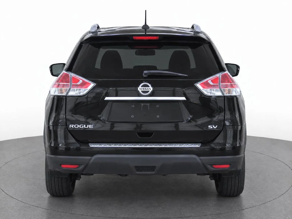 Used 2015 Black Nissan SL image 7