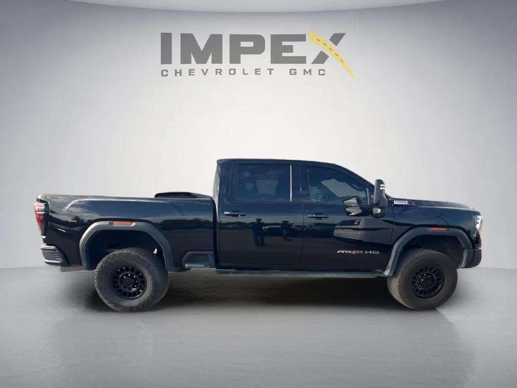 Used 2024  GMC AT4X image 6