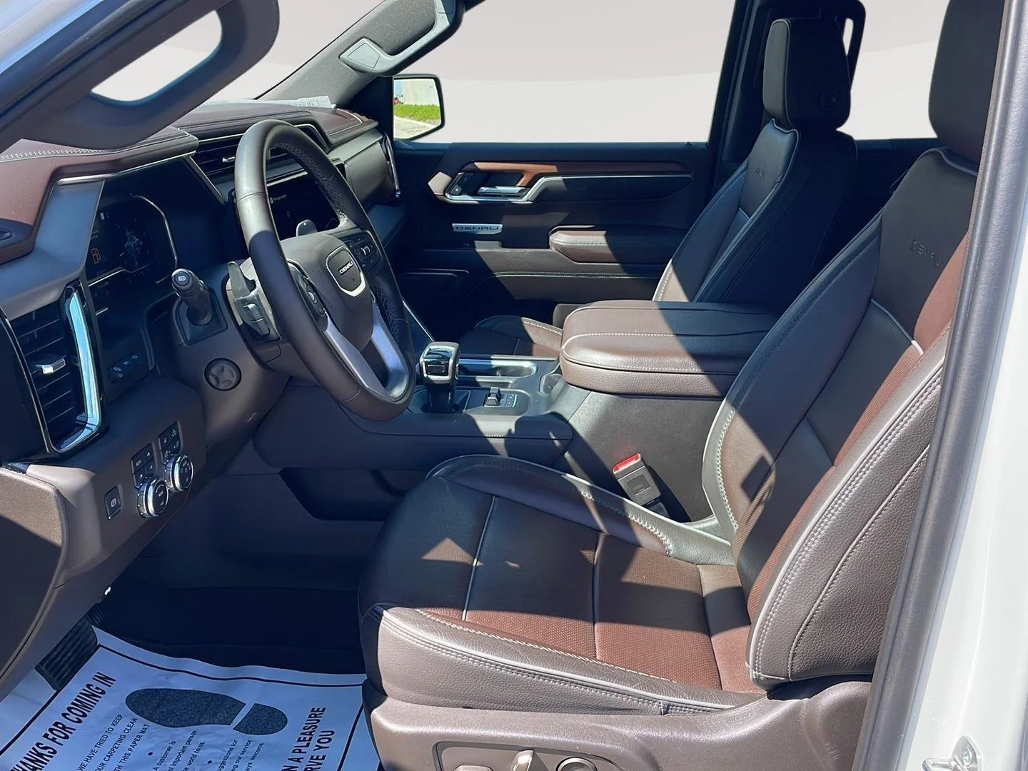 Used 2023 White Frost Tricoat GMC Denali image 9