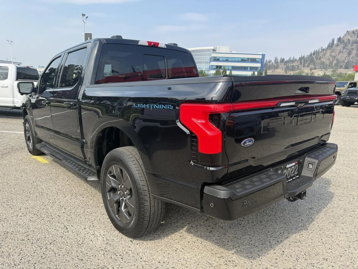 Used 2022 Black Ford Lariat image 4