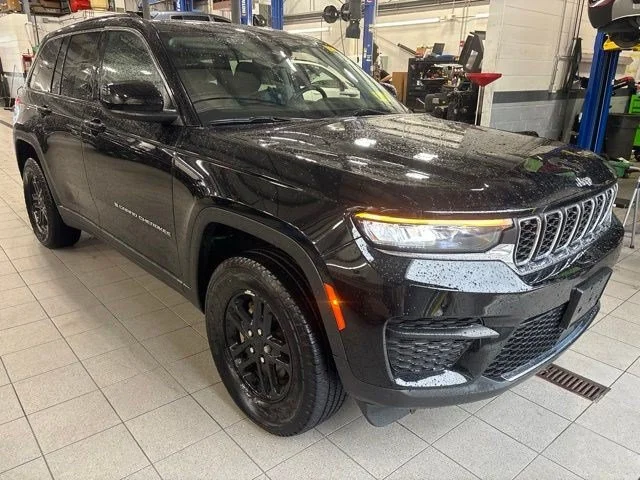 Used 2023 Diamond Black Crystal Pearlcoat Jeep Laredo image 1
