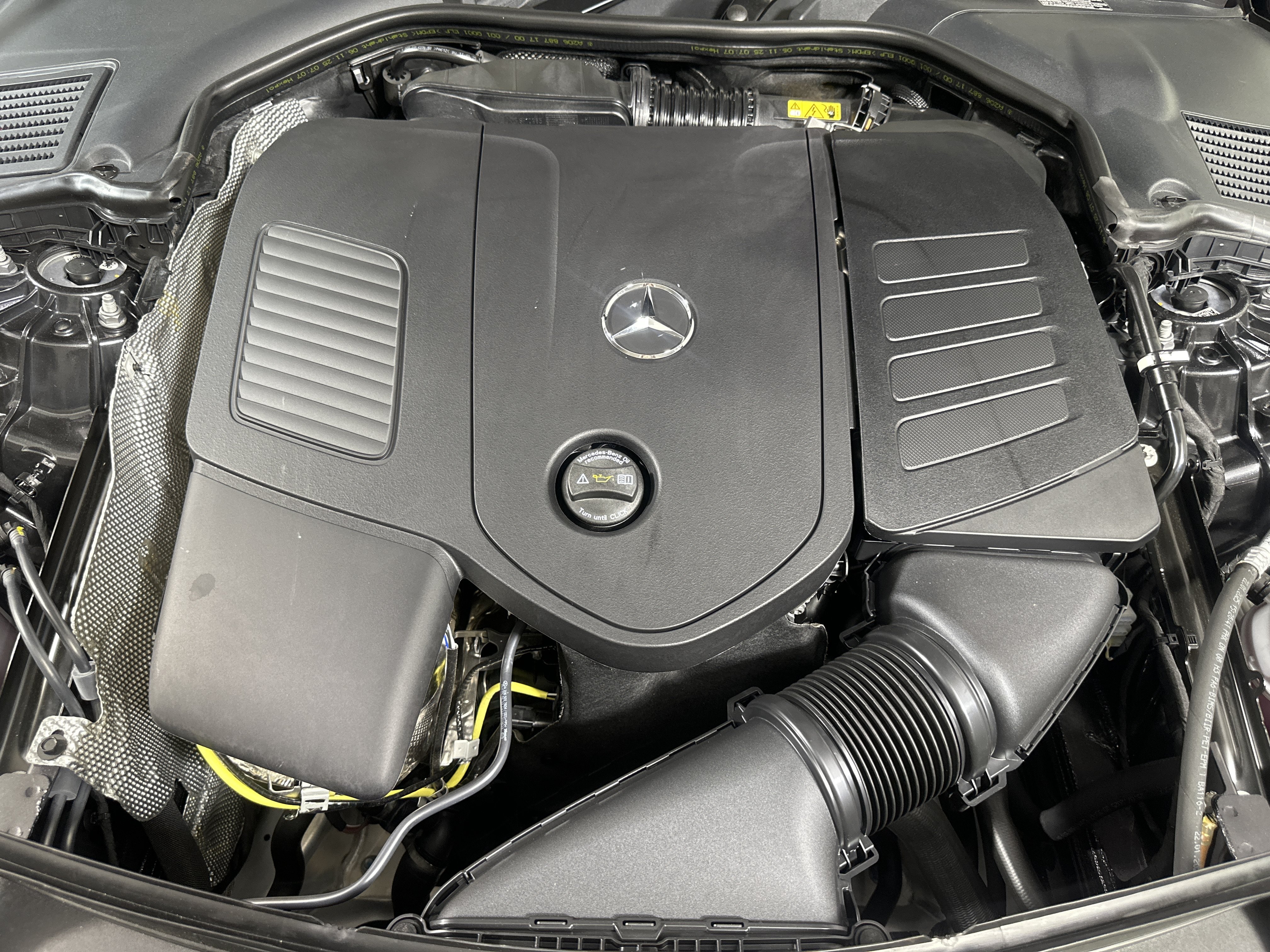New 2026 GRAPHITE GREY METALLIC Mercedes-Benz C 300 image 25