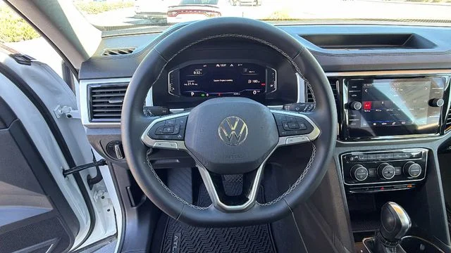 Used 2023 White Volkswagen 3.6L V6 SE w/Technology image 26