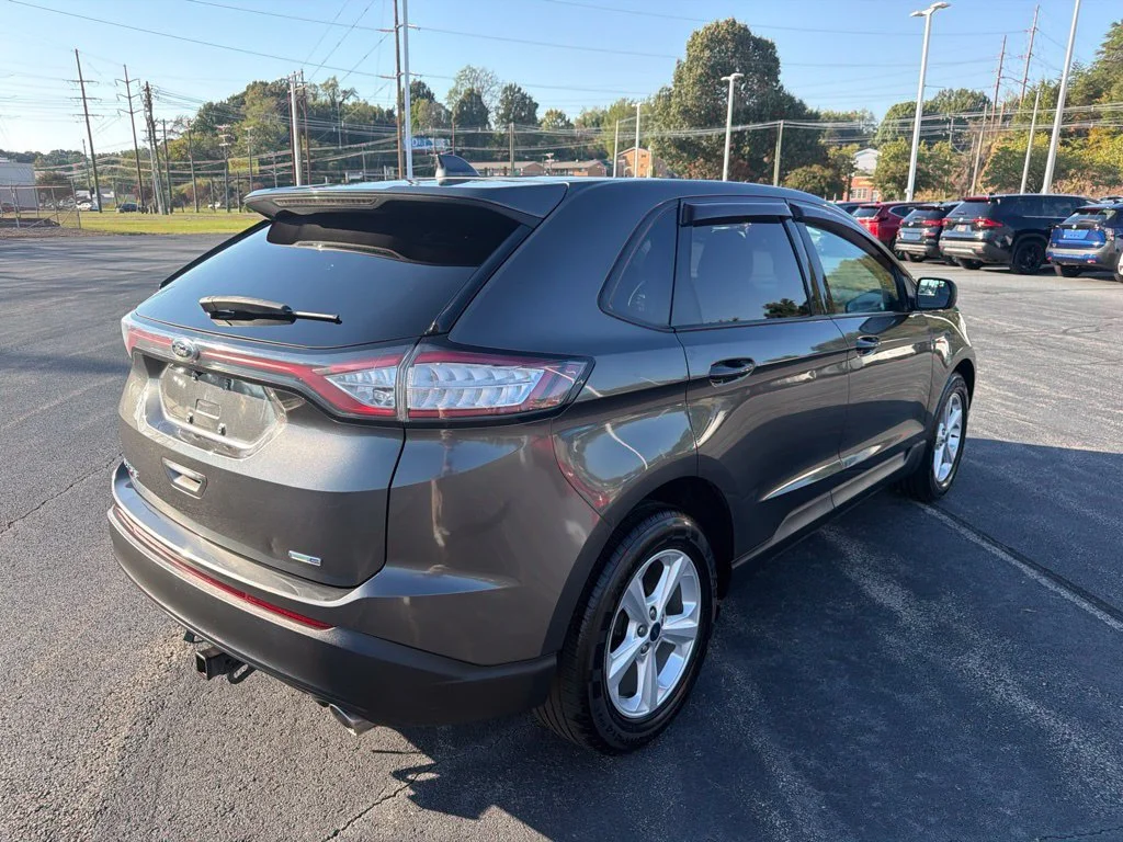 Used 2018 Magnetic Metallic Ford SE image 9