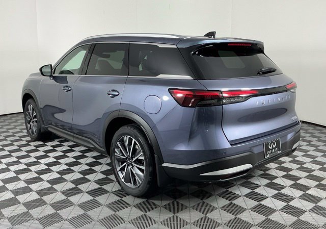 New 2027 MOONBOW BLUE INFINITI Luxe FWD image 4