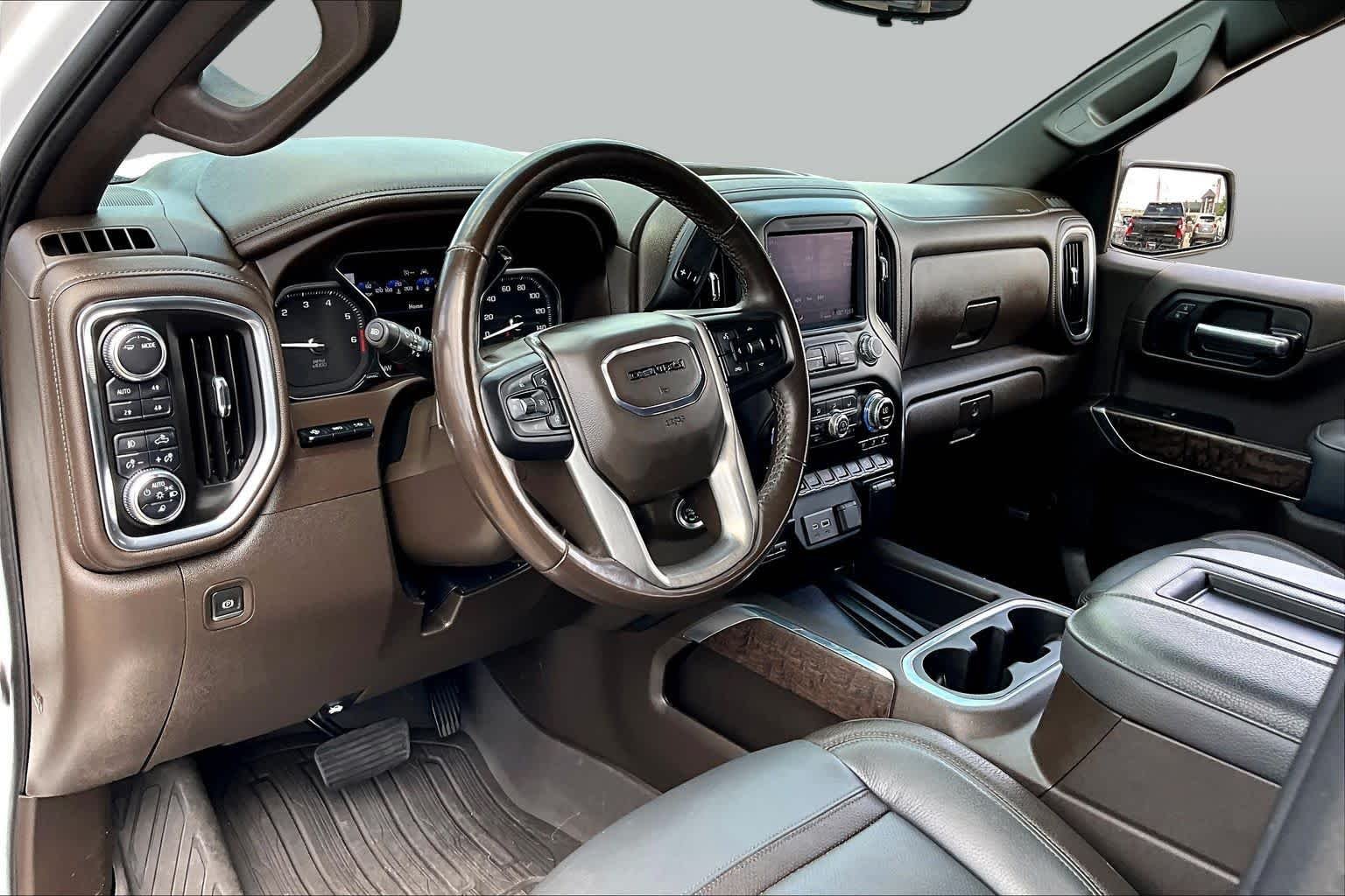 Used 2022 White Frost Tricoat GMC Denali image 18