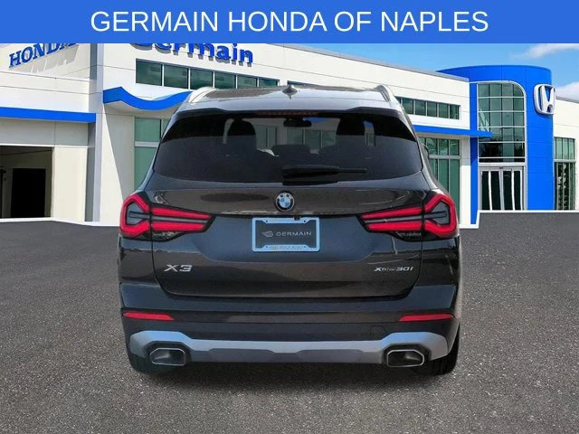 Used 2022 Dark Graphite BMW xDrive30i image 6