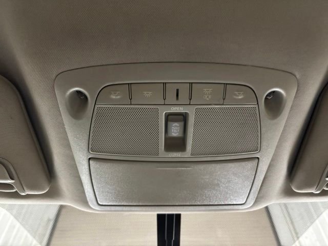 Used 2015 White Nissan Platinum image 25