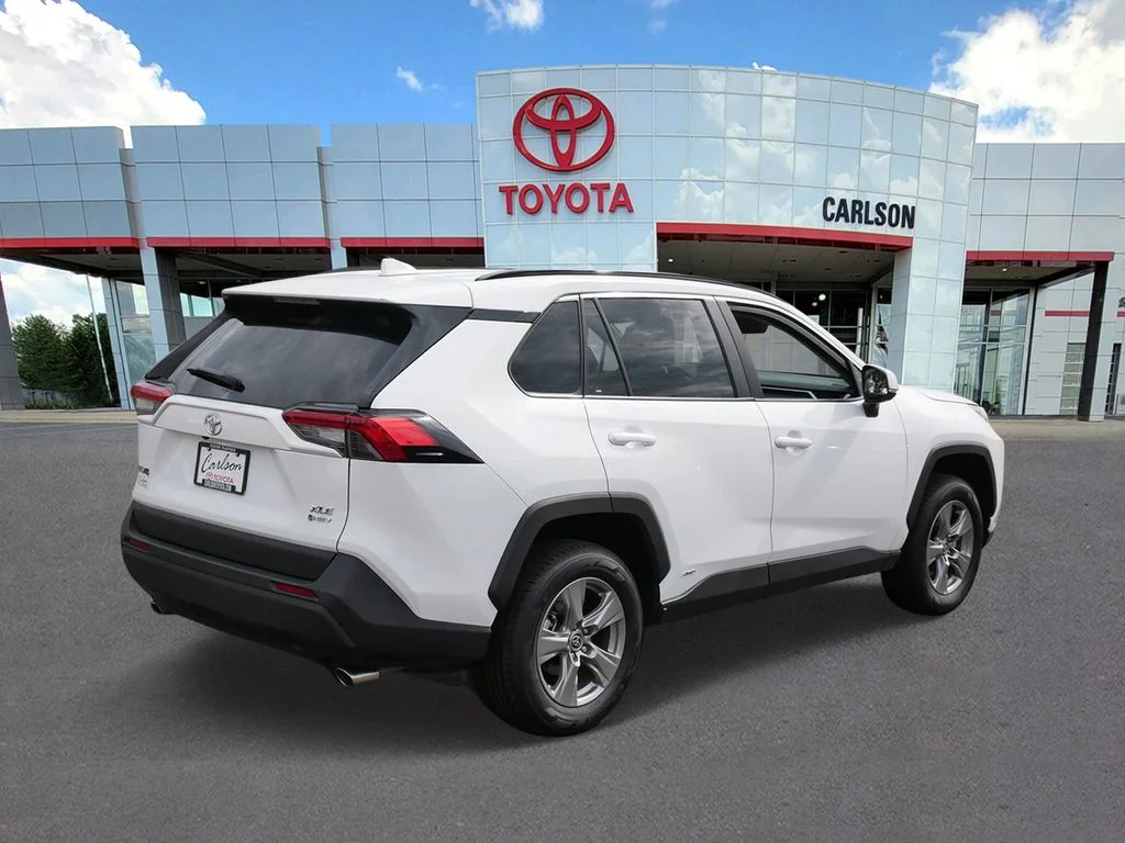Used 2025 White Toyota XLE image 5
