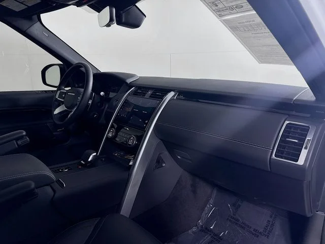 Certified Used 2023 White Land Rover S R-Dynamic image 31