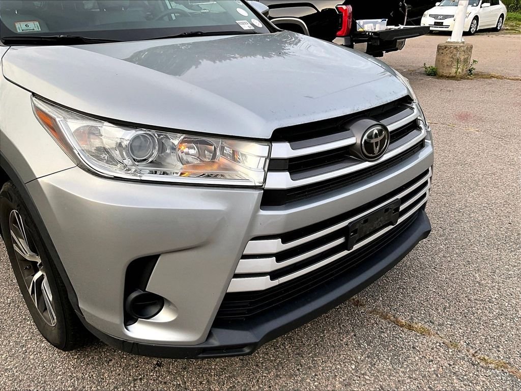 Certified Used 2018 Silver Toyota LE image 8