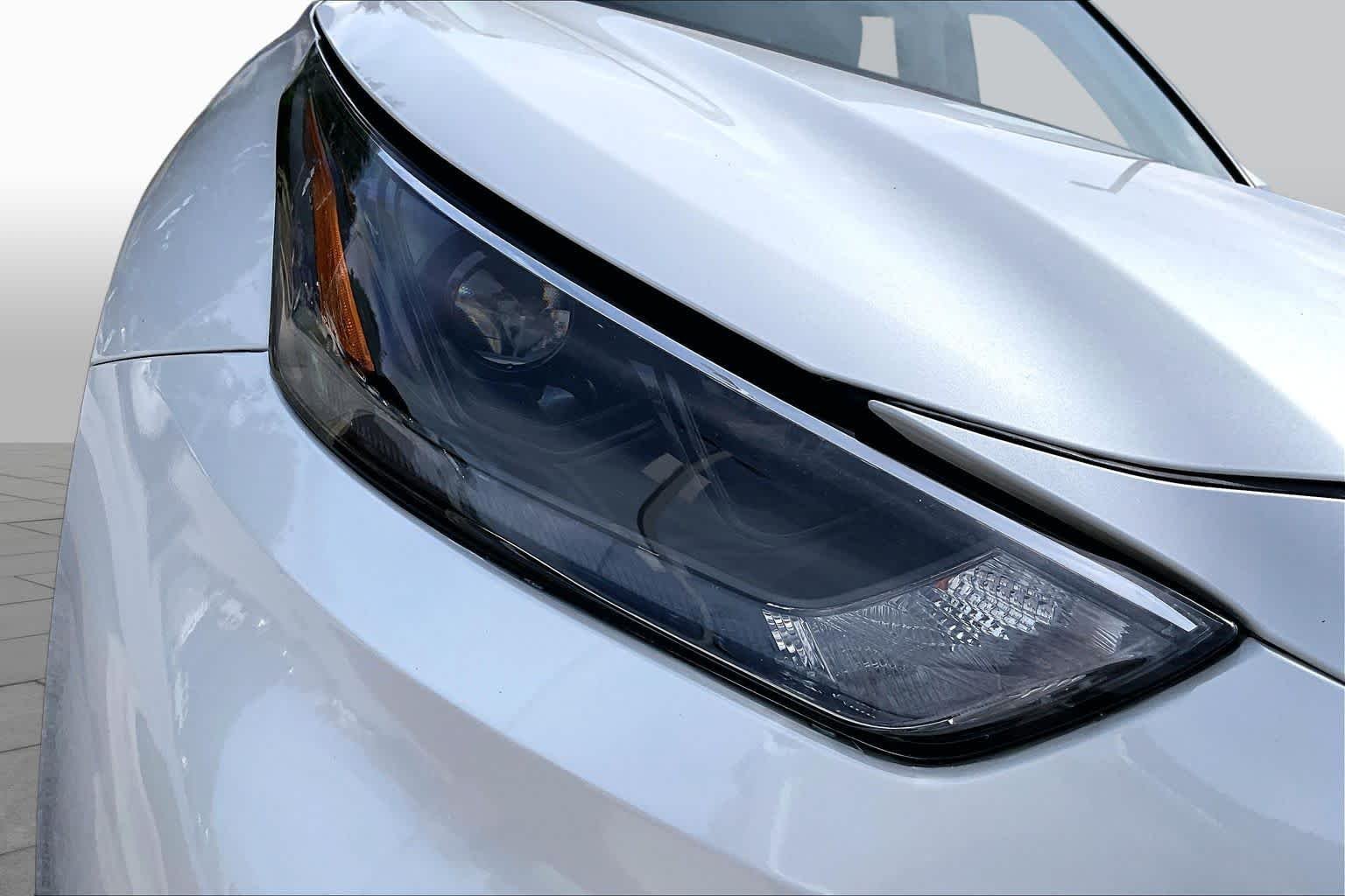Used 2023 Wind Chill Pearl Toyota XLE image 28