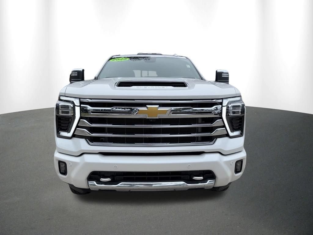 Used 2025 Iridescent Pearl Tricoat Chevrolet High Country DRW image 17