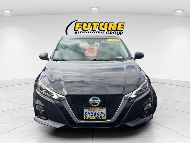 Used 2019 Blue Nissan 2.5 SV image 2