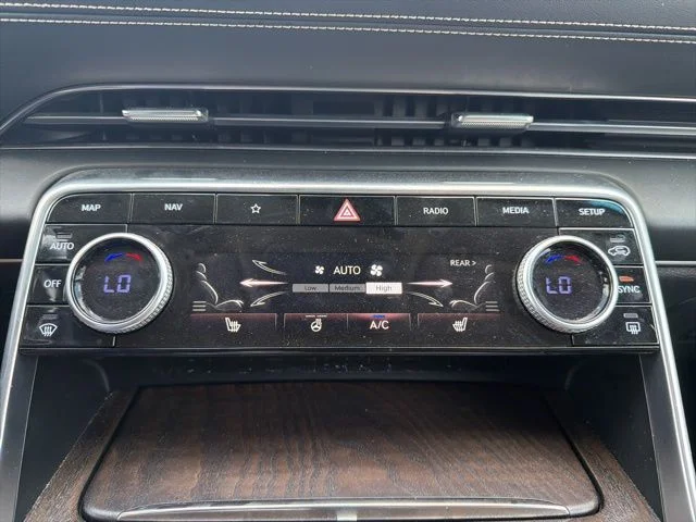 Used 2024 White Genesis 2.5T image 18