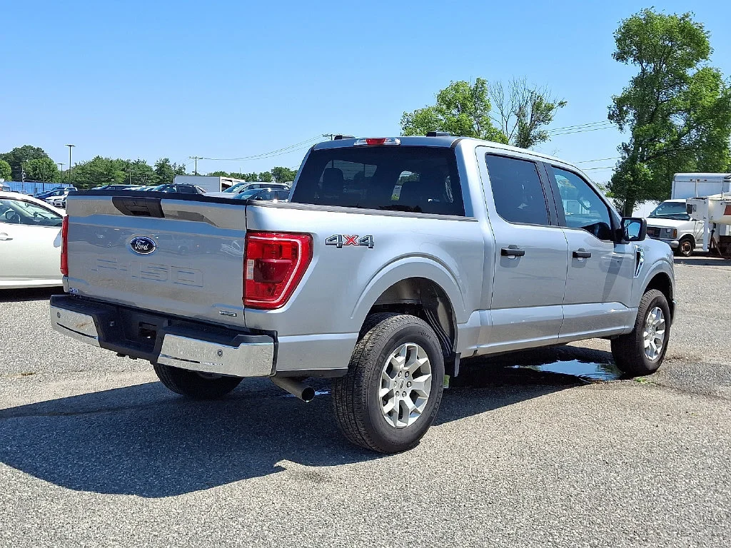 Used 2023 Silver Ford XLT image 12