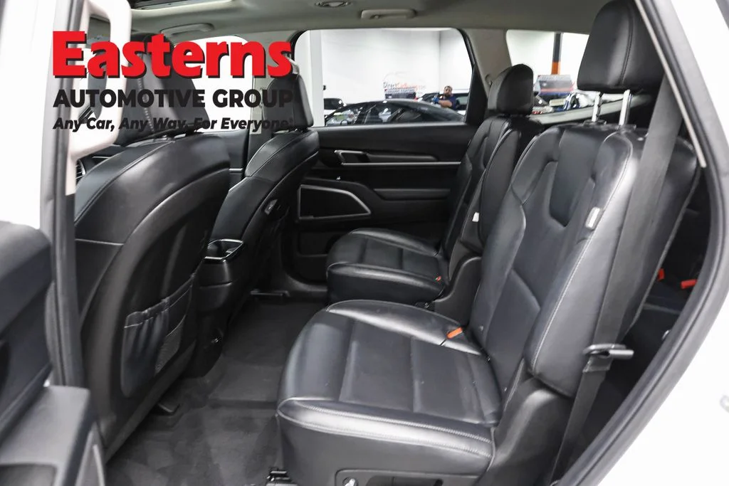Used 2025 White Kia S image 22