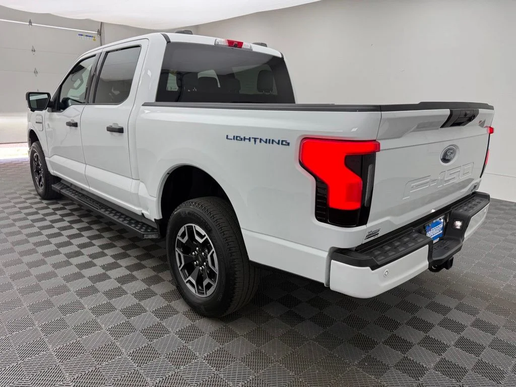 Used 2023 White Ford XLT image 11