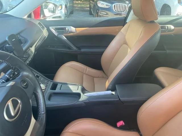 Used 2014 Red Line Lexus Hybrid image 9
