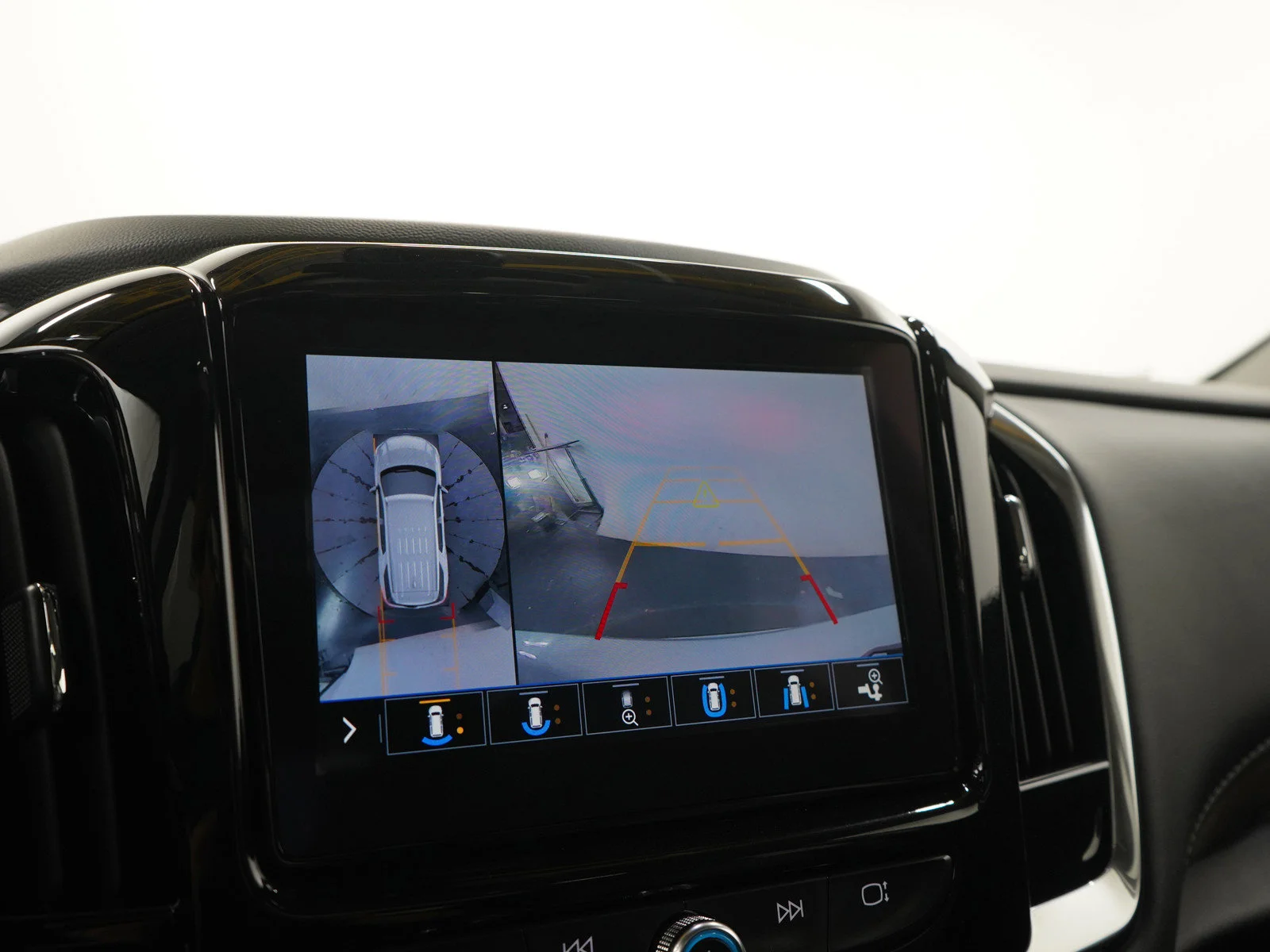 Used 2020 Silver Ice Metallic Chevrolet High Country image 31