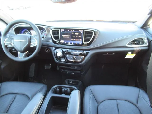 2026 Chrysler Pacifica Select - Photo 12