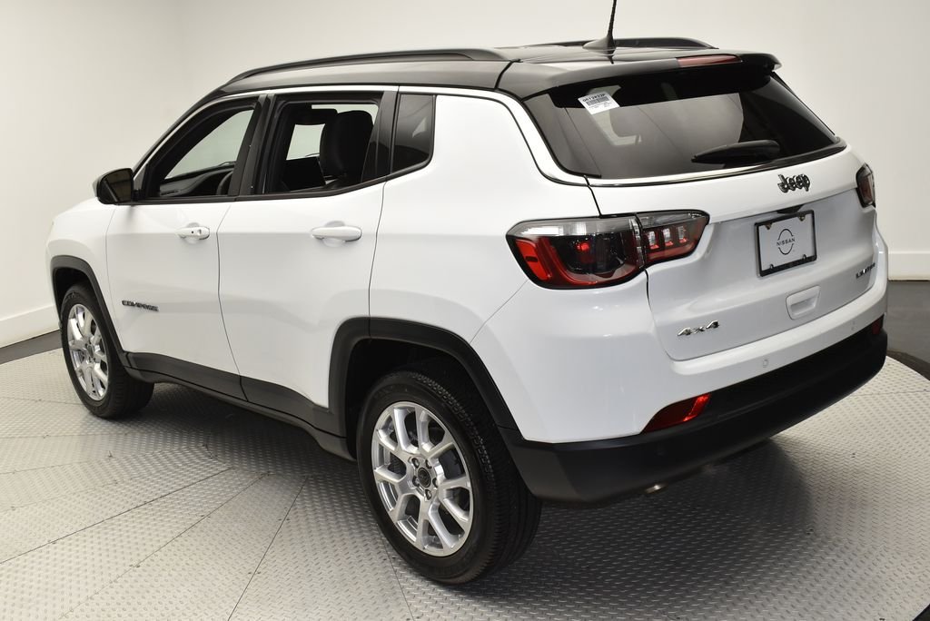 Used 2025 White Jeep Limited image 7
